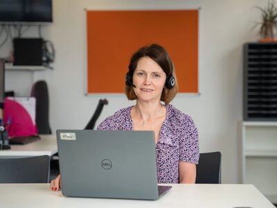 LOUISE_HELPLINE__BCN7796.jpg