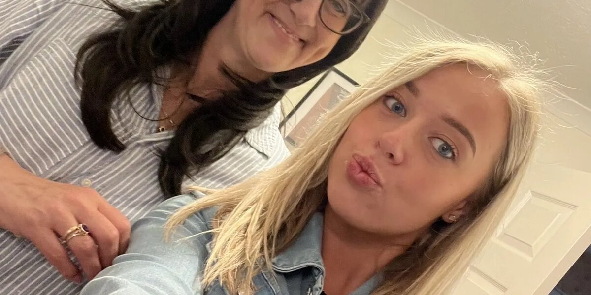 Selfie photo of Sarah and her mum