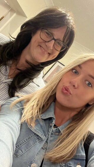Selfie photo of Sarah and her mum