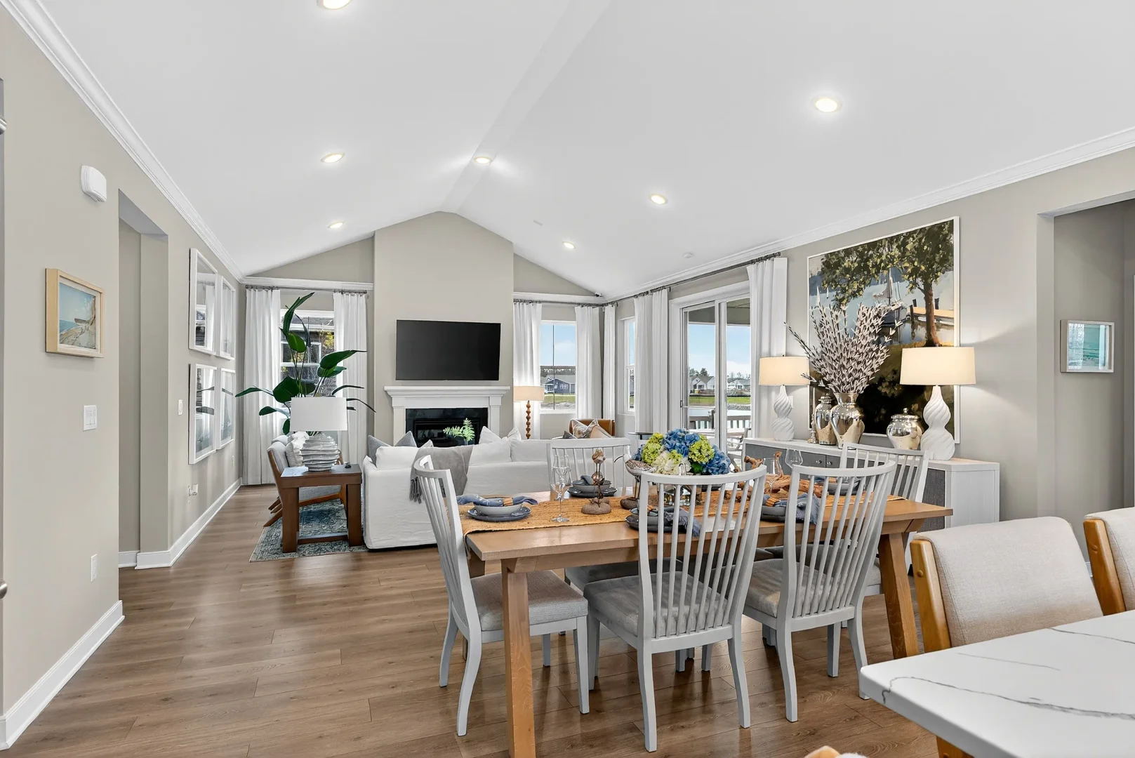 Monarch Glen Tacoma Dining area Classic Palette 5 Level 1
