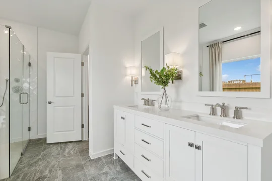 River Ranch Estates Pasadena ESP Primary bath Classic Palette 3 Level