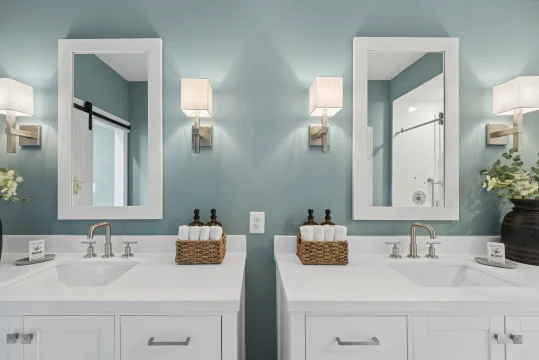 The Lofts at Gambrill Glenn Montauk II Primary Bath Classic Palette 6 Level 1 Traditional Classic