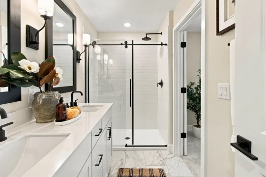 Aspire at Canter Creek Townhomes Ocala Primary Bath Farmhouse Palette 5 Ascend Fresh Farmhouse
