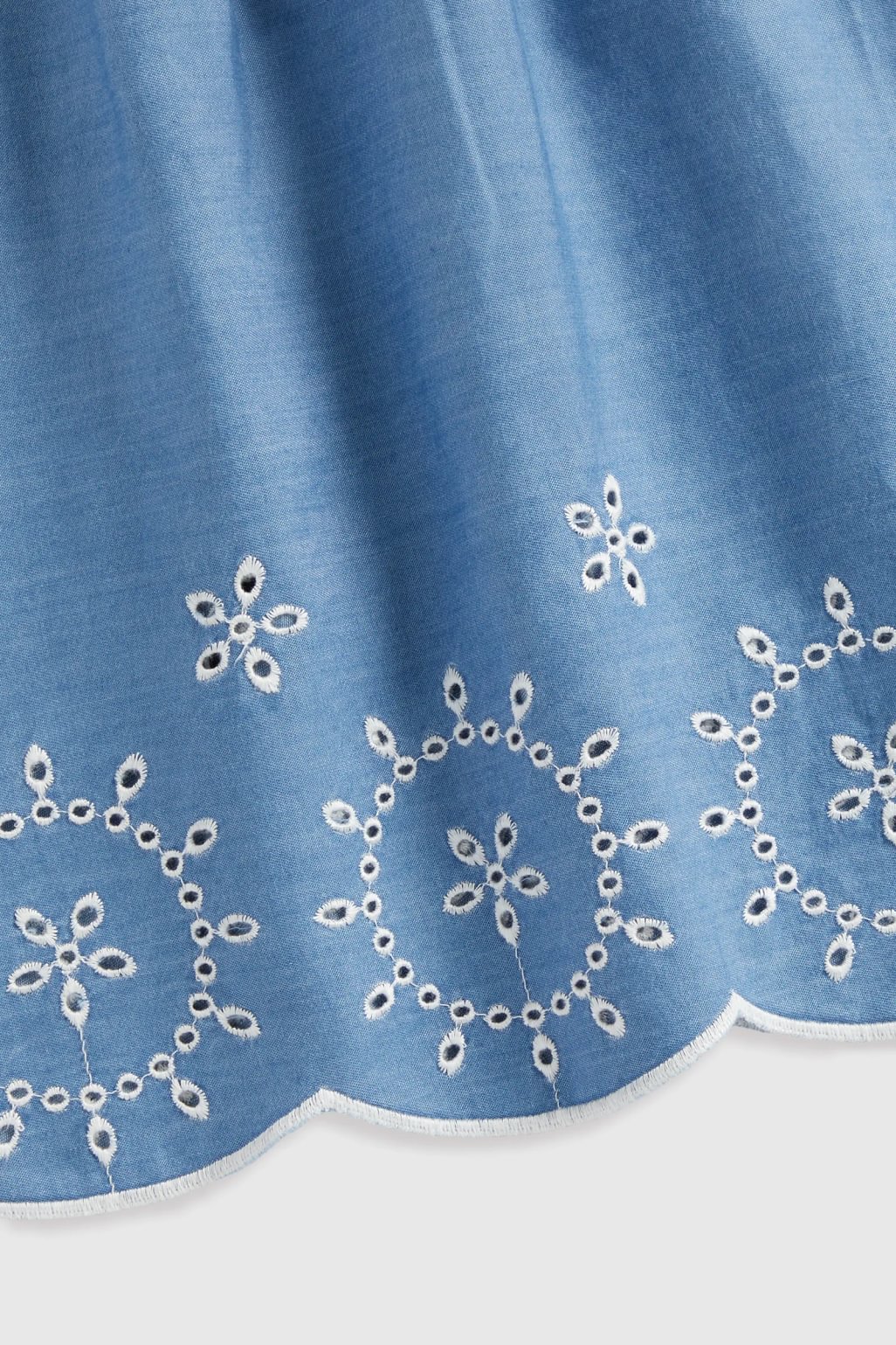 rochie cu broderie